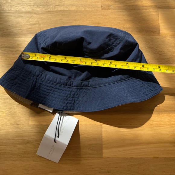 NWT Burberry baby hat, size XS - Picture 4 of 7